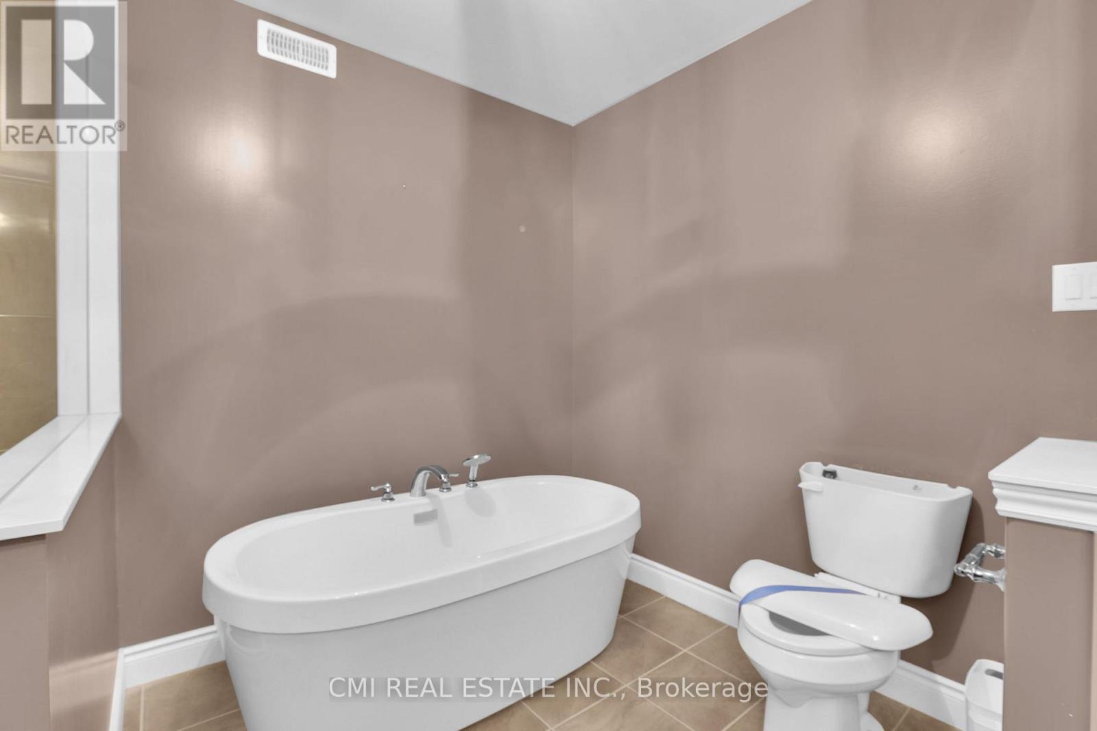 212 Jasmine Drive, Lakeshore, Ontario  N8L 0T1 - Photo 35 - X12480534
