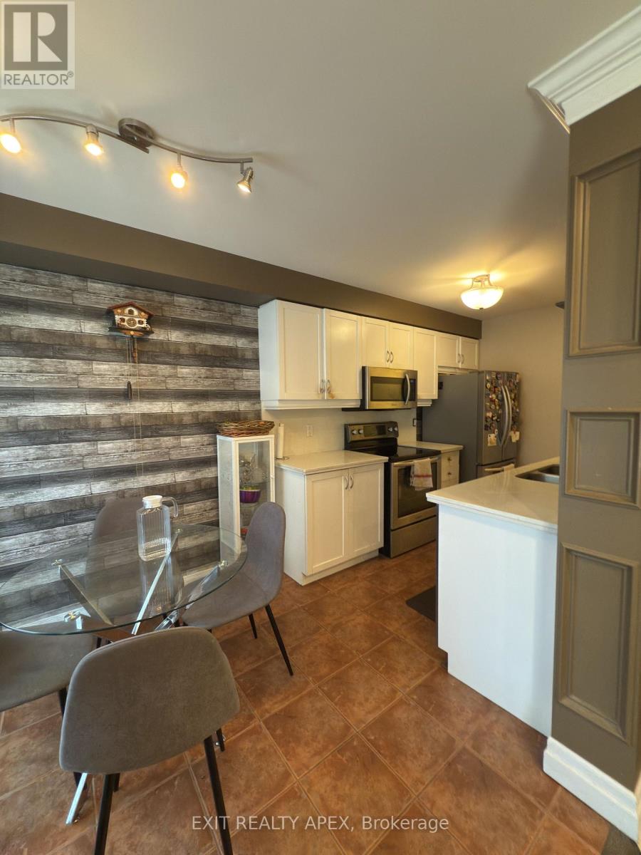 9 - 76 Frances Avenue, Hamilton, Ontario  L8E 5X2 - Photo 6 - X12480593