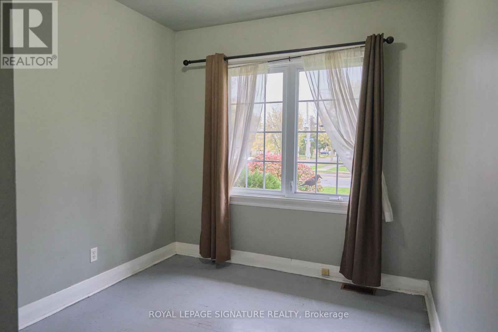 784 South Pelham Road S, Welland, Ontario  L3C 3C8 - Photo 12 - X12480599