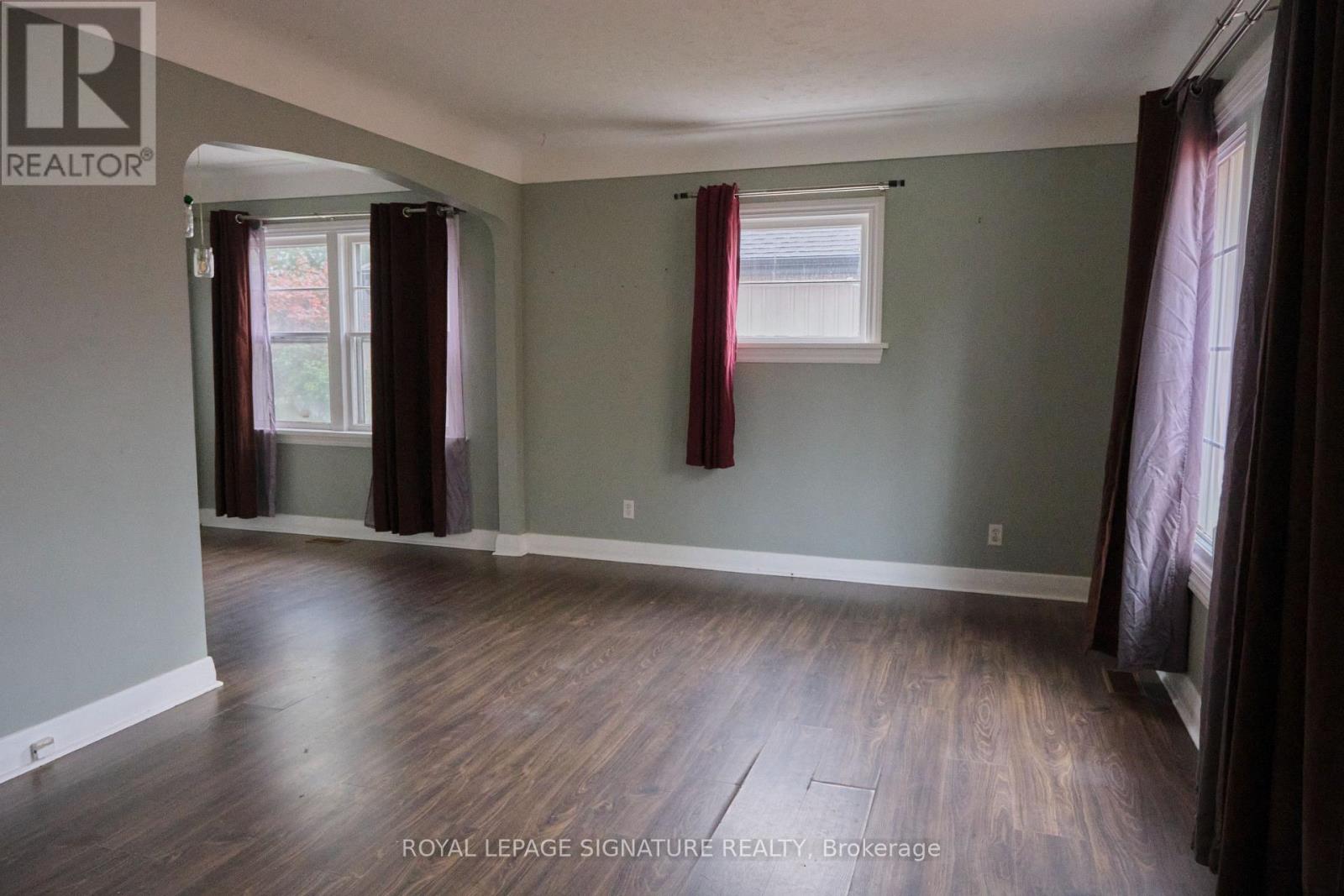 784 South Pelham Road S, Welland, Ontario  L3C 3C8 - Photo 6 - X12480599