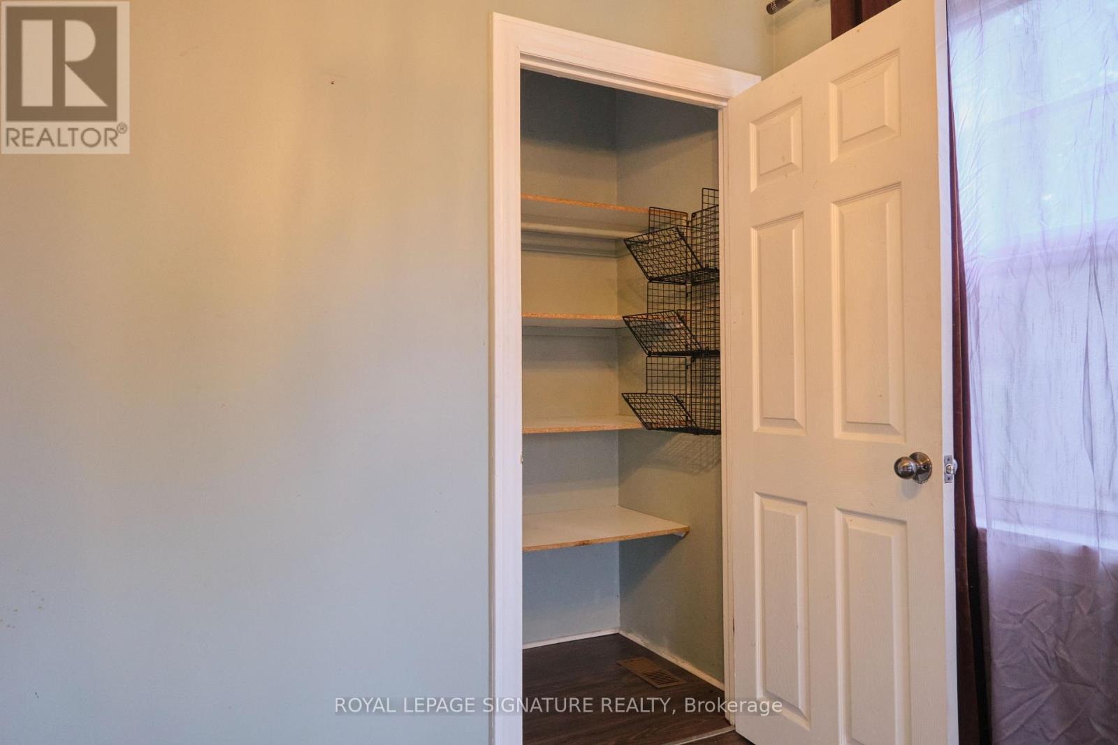 784 South Pelham Road S, Welland, Ontario  L3C 3C8 - Photo 8 - X12480599