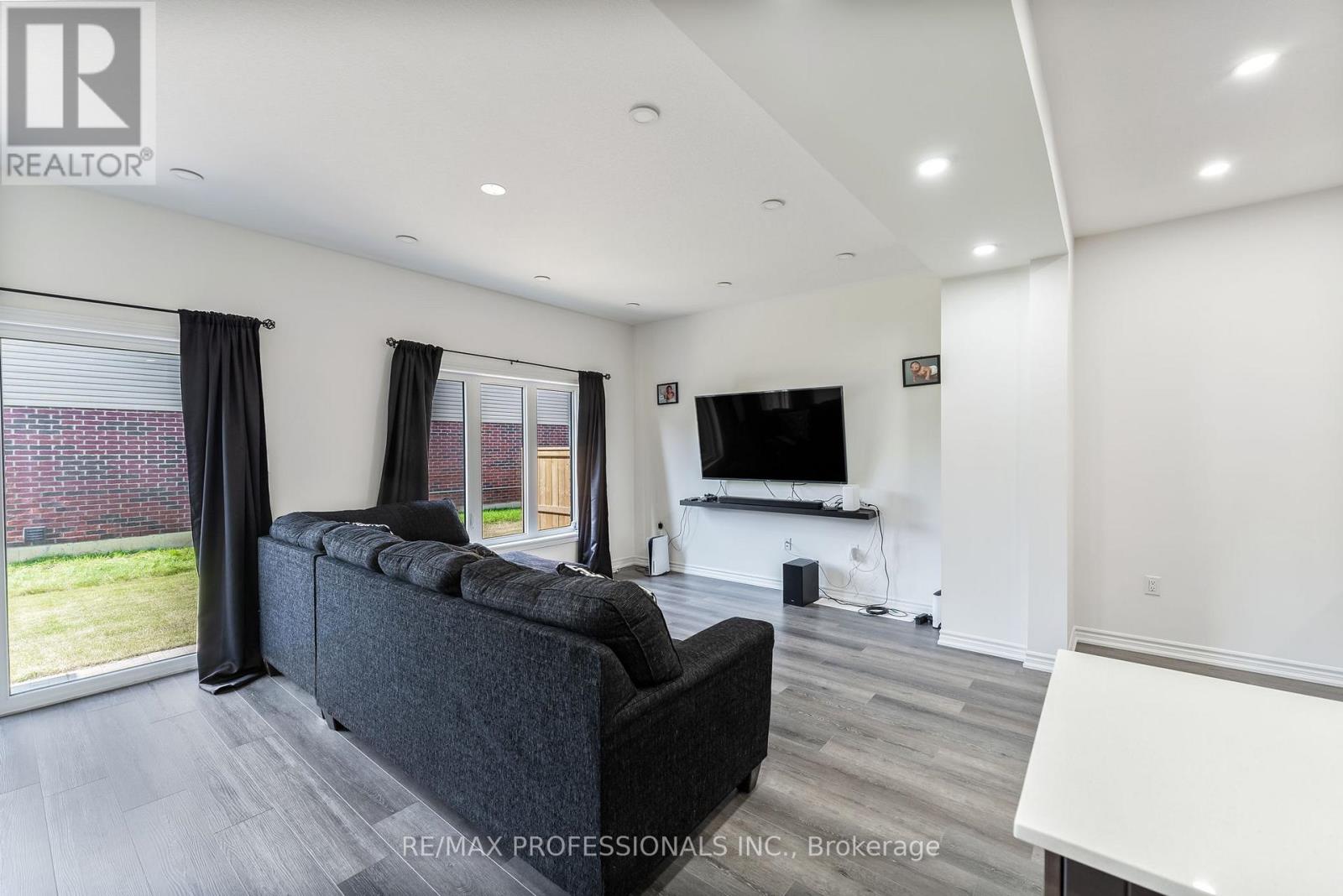 81 Callwood Way, Brantford, Ontario  N3T 0T2 - Photo 11 - X12480614