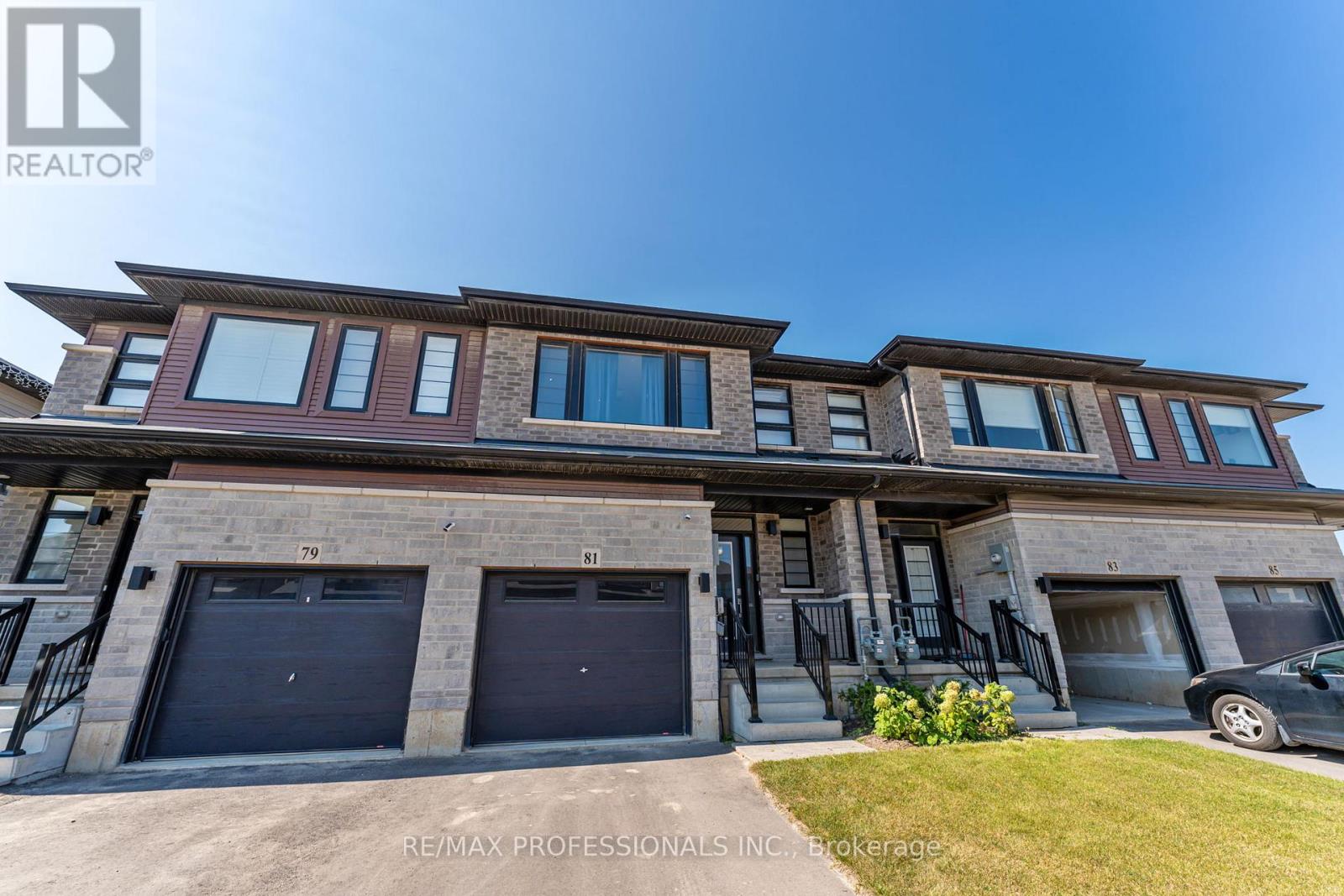 81 Callwood Way, Brantford, Ontario  N3T 0T2 - Photo 2 - X12480614