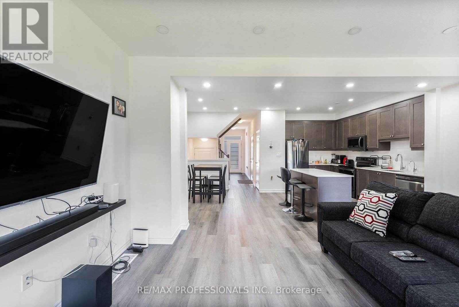81 Callwood Way, Brantford, Ontario  N3T 0T2 - Photo 4 - X12480614