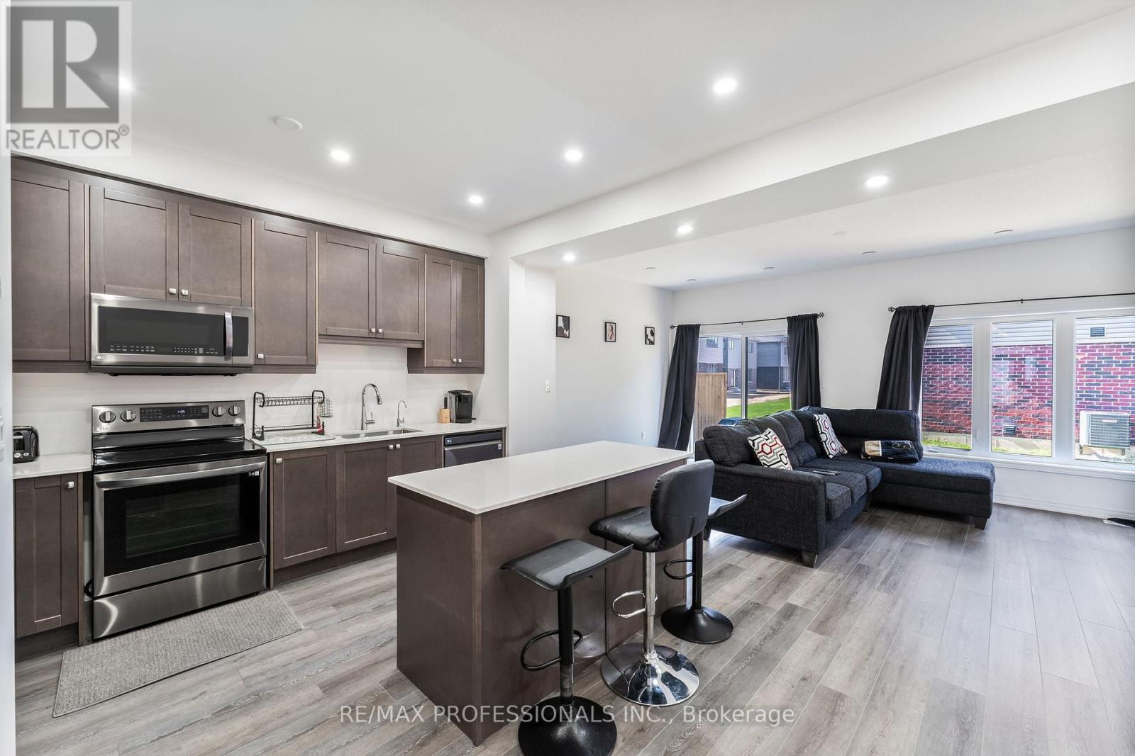 81 Callwood Way, Brantford, Ontario  N3T 0T2 - Photo 6 - X12480614