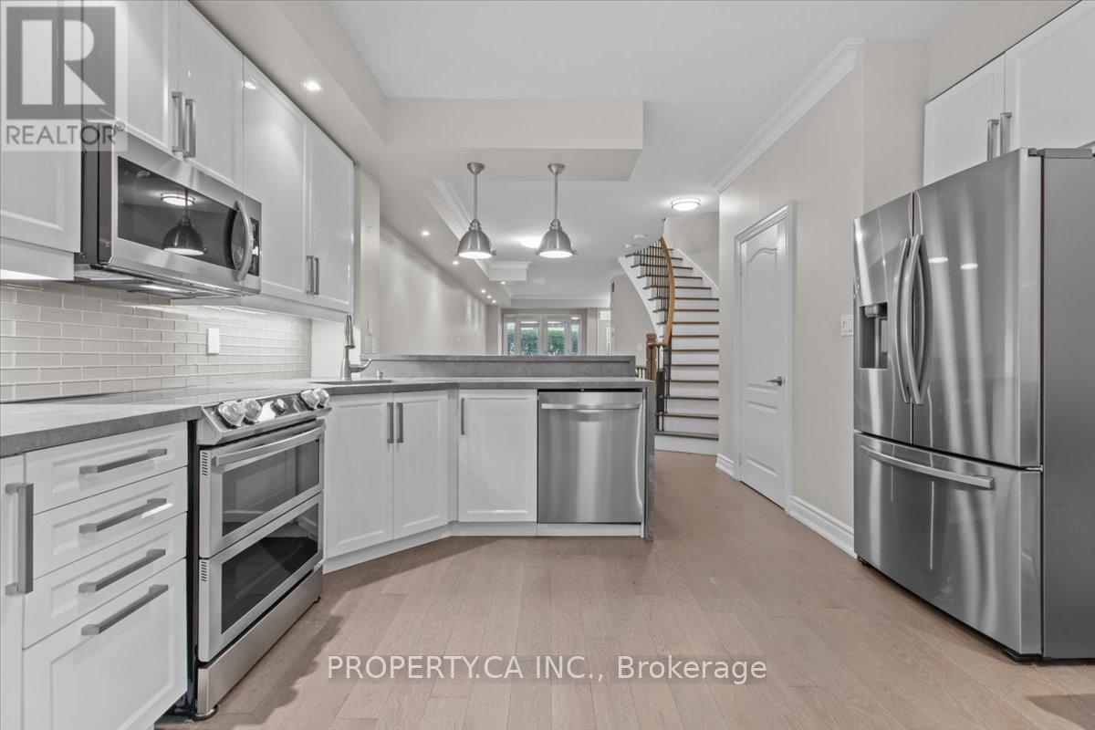 Th7 - 2111 Lake Shore Boulevard W, Toronto, Ontario  M8V 4B2 - Photo 13 - W12471834