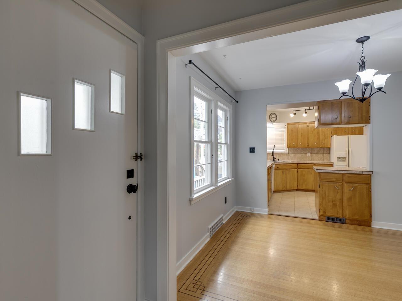 33700 3rd Avenue, Mission, British Columbia  V2V 1R2 - Photo 12 - R3061637