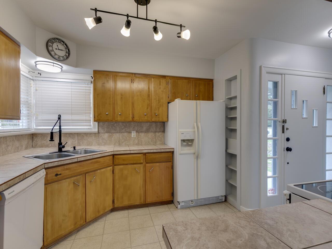 33700 3rd Avenue, Mission, British Columbia  V2V 1R2 - Photo 8 - R3061637