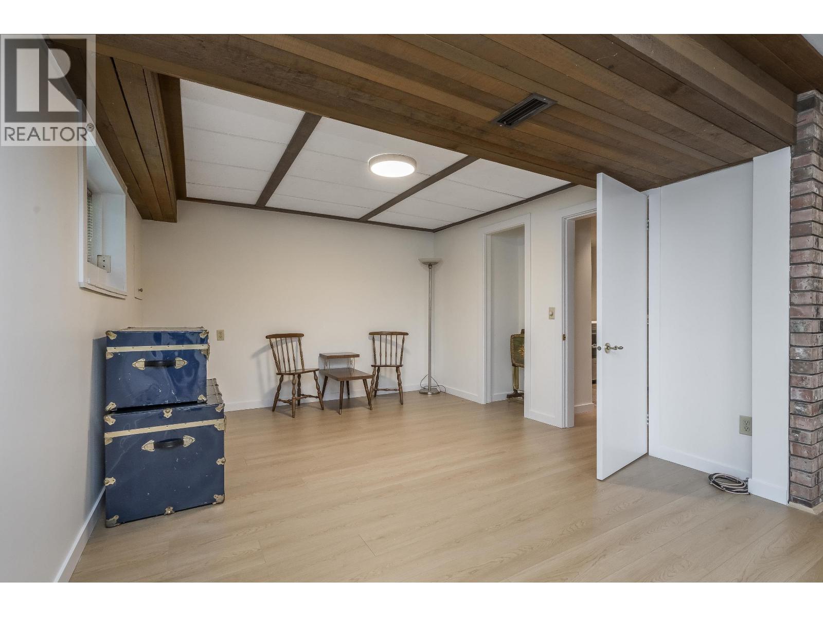 6825 Hycrest Drive, Burnaby, British Columbia  V5B 2X3 - Photo 17 - R3061015