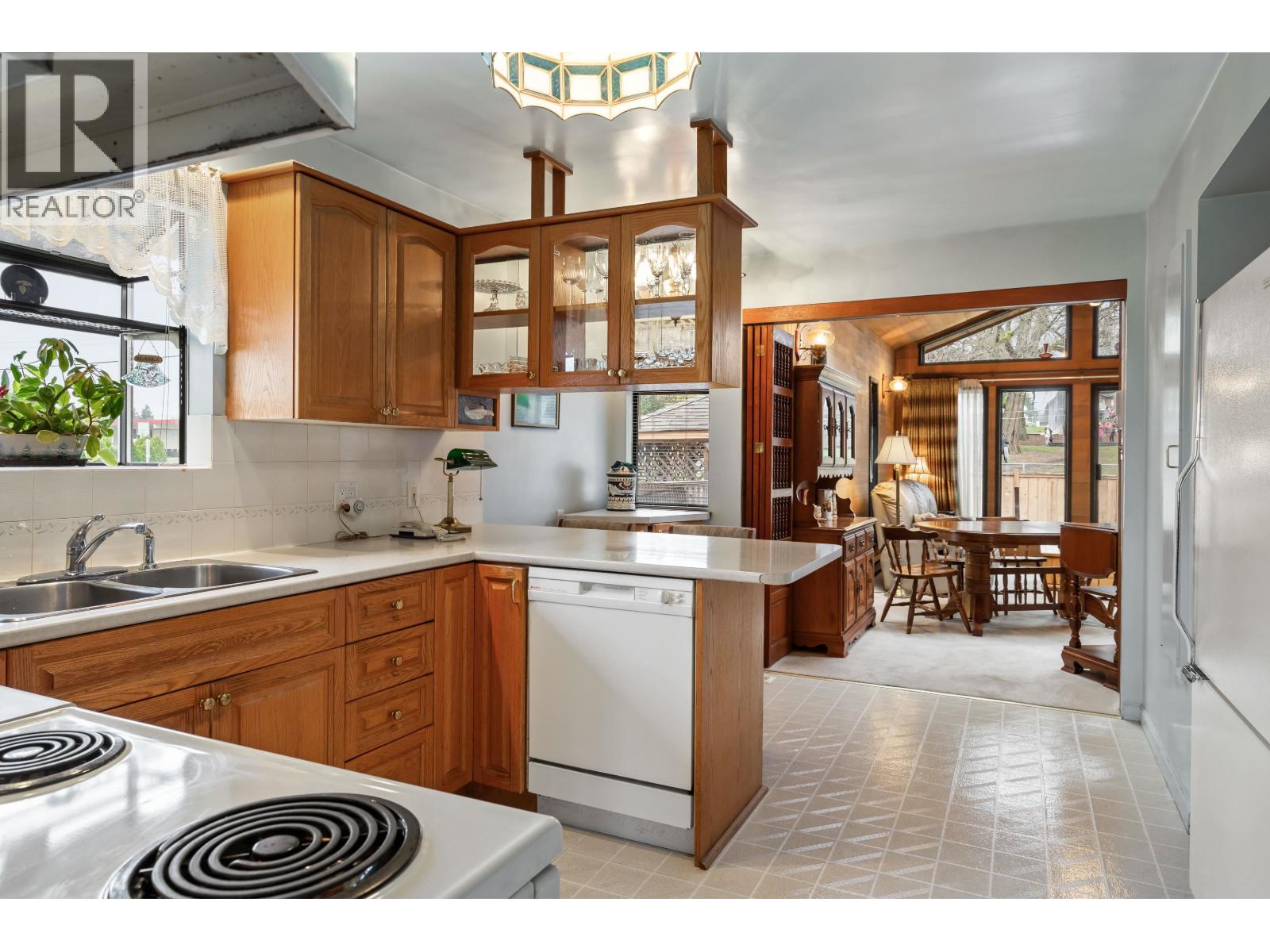 6825 Hycrest Drive, Burnaby, British Columbia  V5B 2X3 - Photo 8 - R3061015