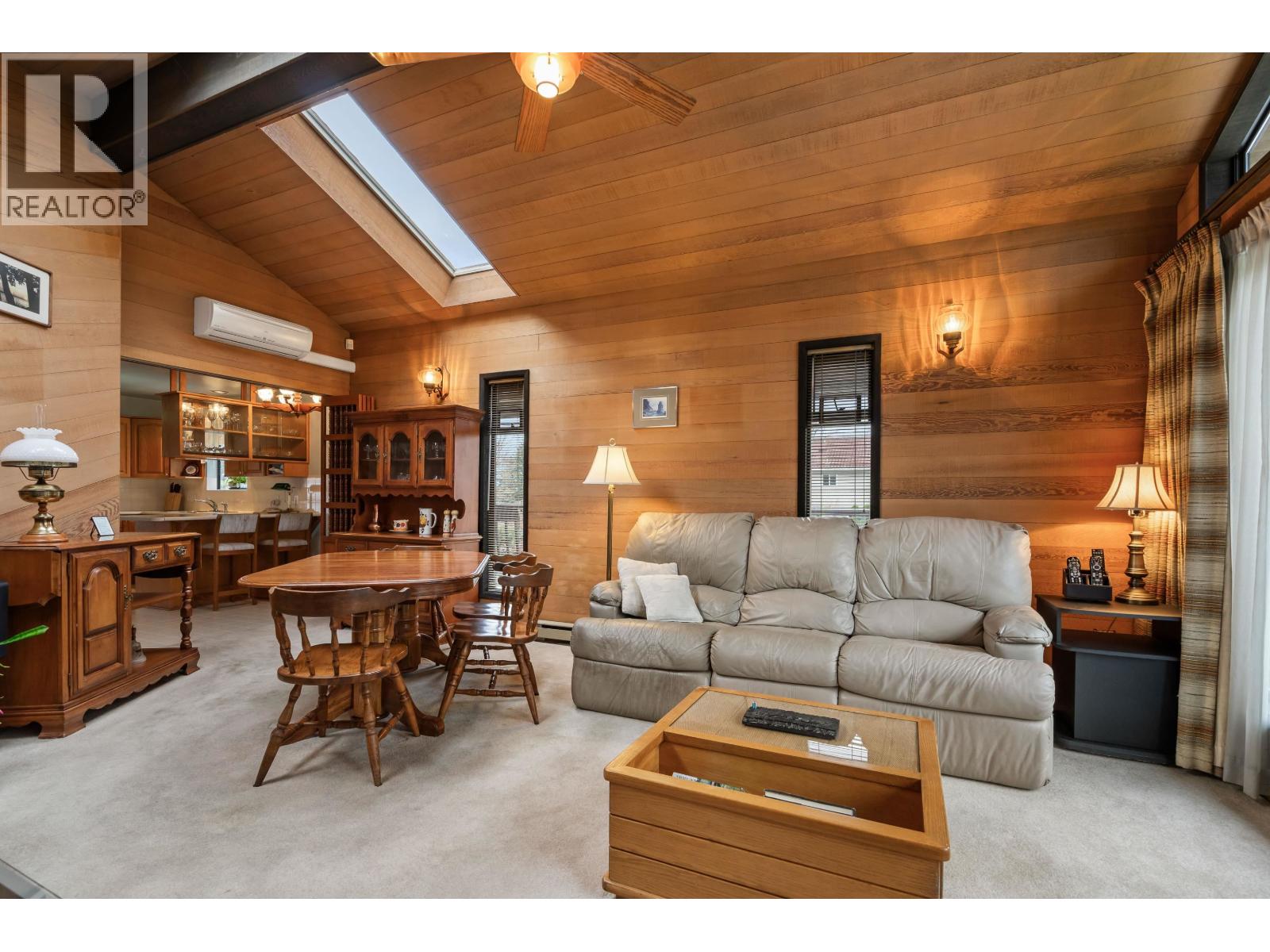 6825 Hycrest Drive, Burnaby, British Columbia  V5B 2X3 - Photo 9 - R3061015