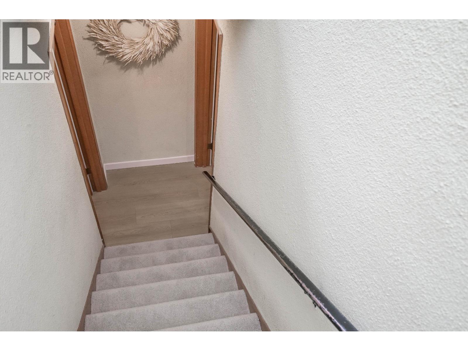 6825 Hycrest Drive, Burnaby, British Columbia  V5B 2X3 - Photo 15 - R3061015