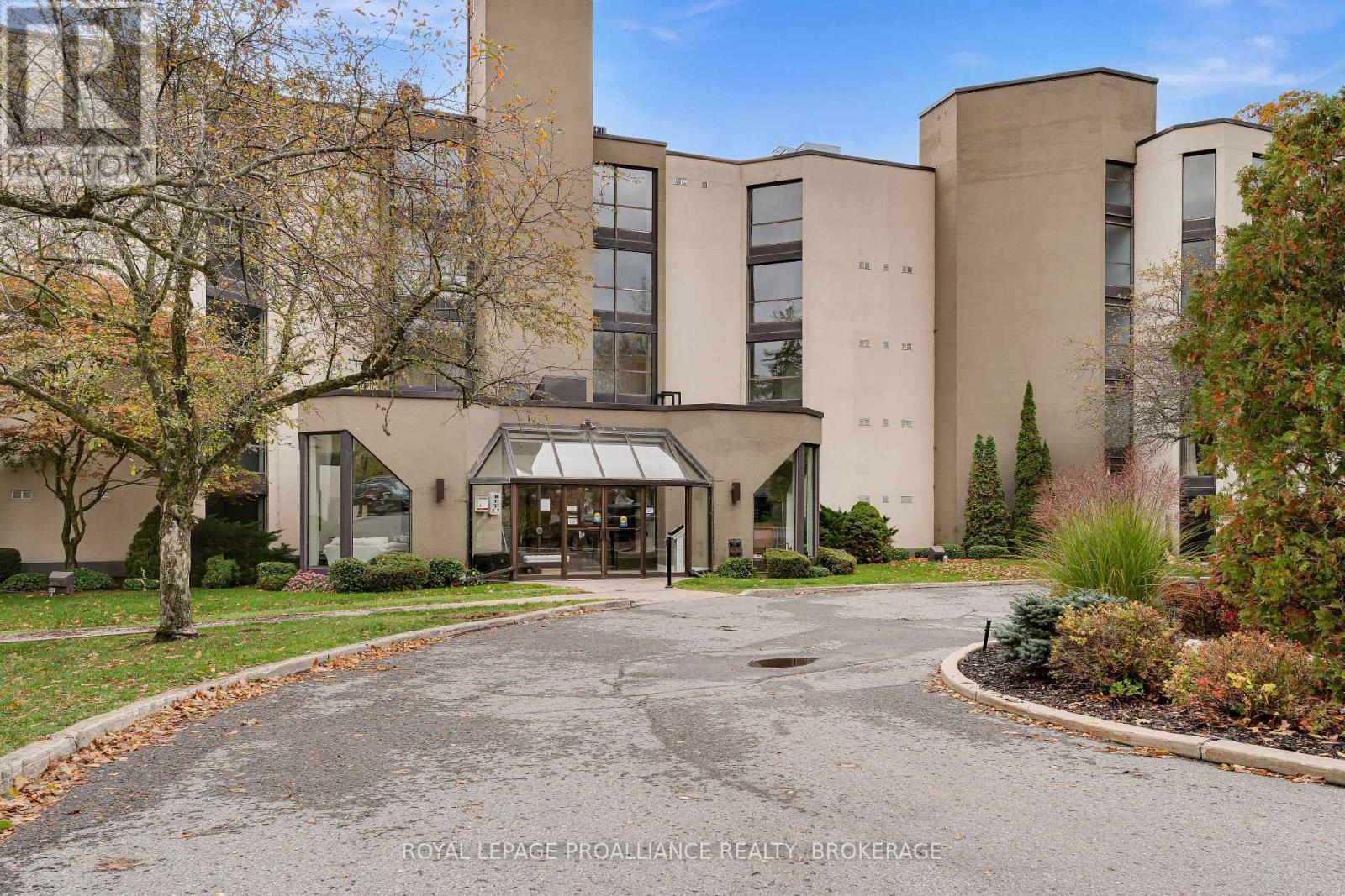 302 - 50 Market Street, Gananoque, Ontario  K7G 2M3 - Photo 2 - X12480435