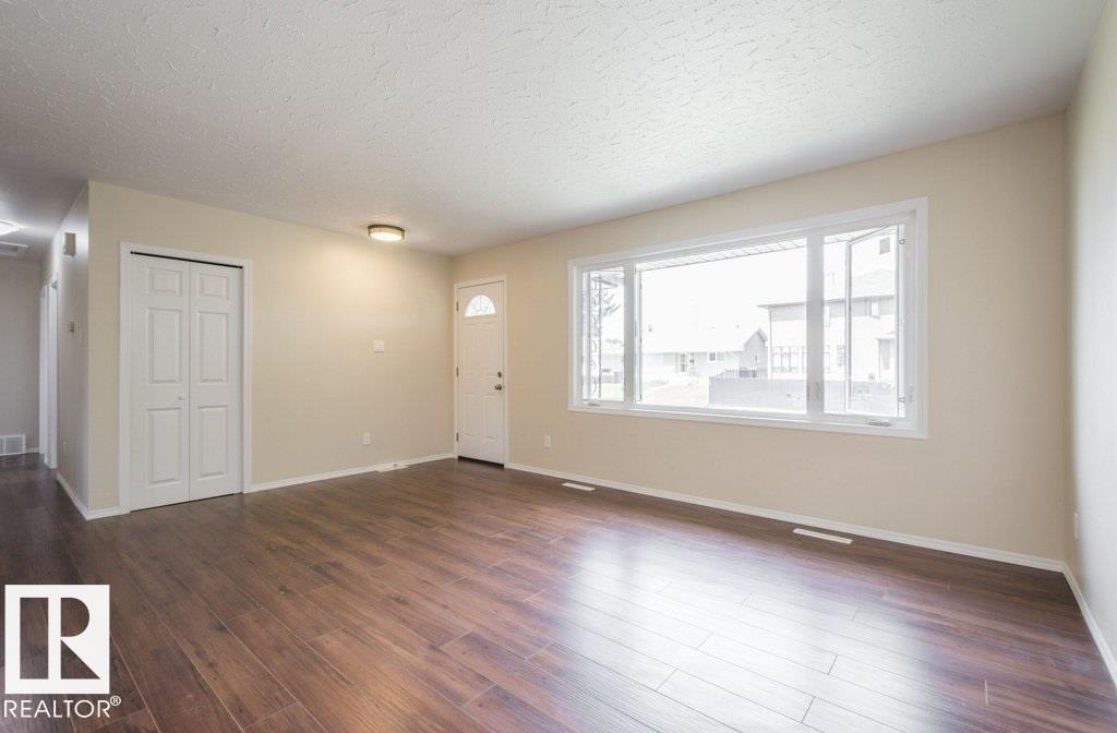 12807 135 Av Nw, Edmonton, Alberta  T5L 3X4 - Photo 6 - E4463315
