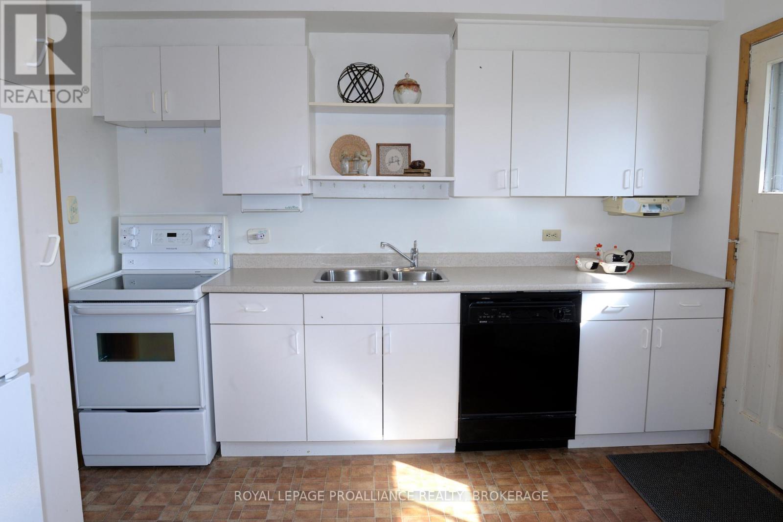 2229 Paul Boulevard N, Kingston (City North Of 401), Ontario  K7L 4V3 - Photo 14 - X12480776