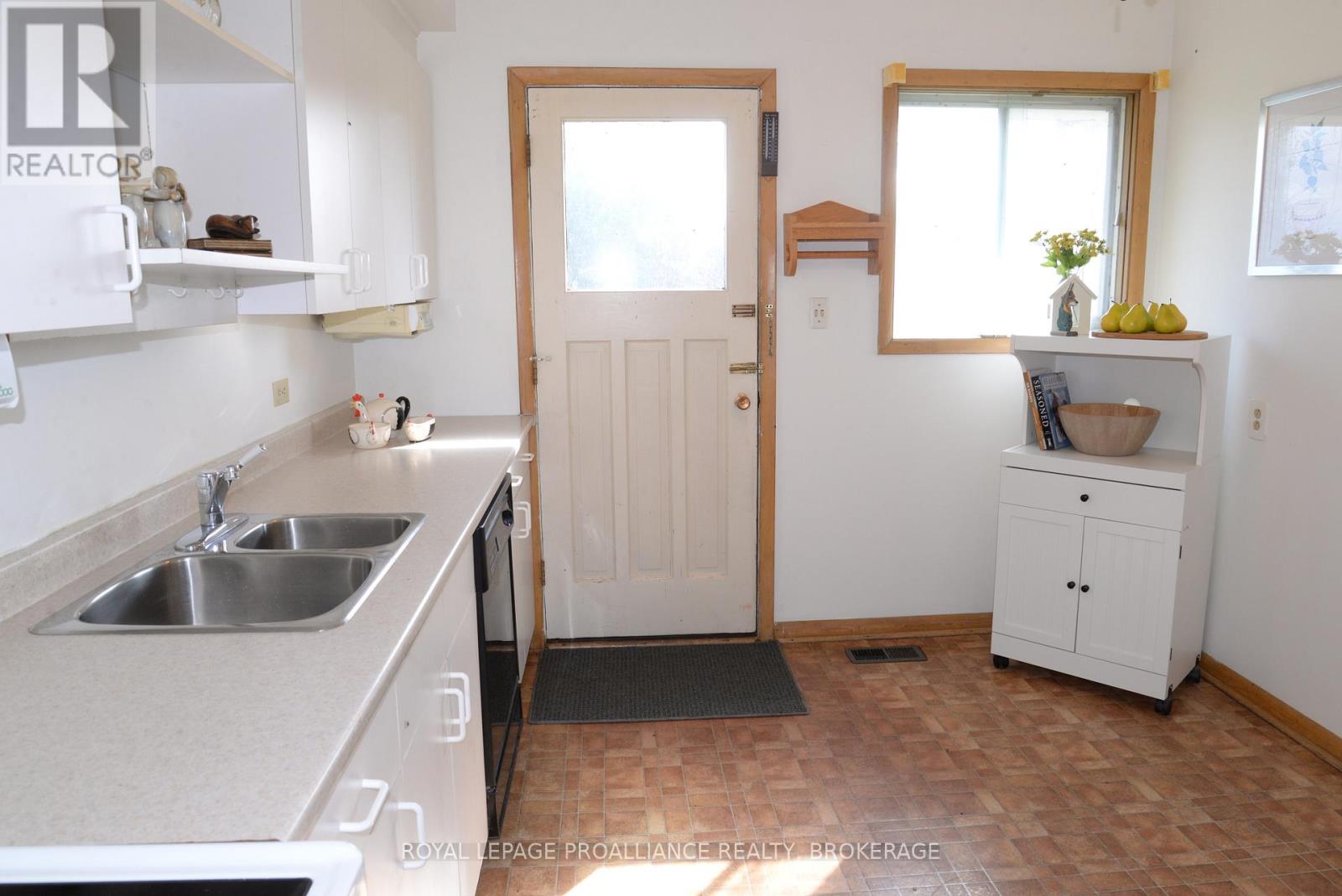 2229 Paul Boulevard N, Kingston (City North Of 401), Ontario  K7L 4V3 - Photo 16 - X12480776