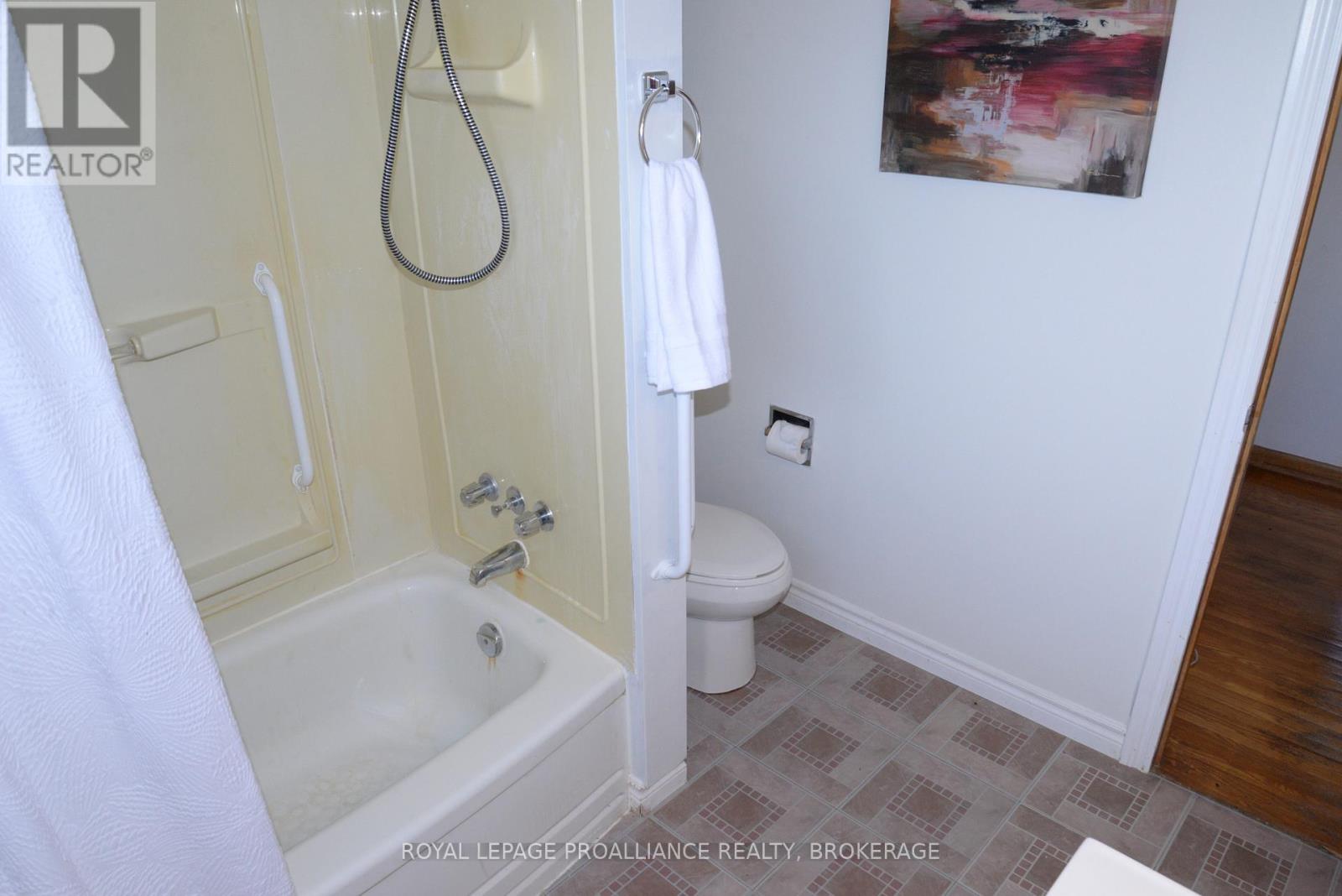 2229 Paul Boulevard N, Kingston (City North Of 401), Ontario  K7L 4V3 - Photo 20 - X12480776