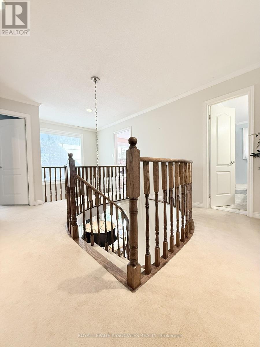 17 Leeward Drive, Brampton, Ontario  L6S 5V6 - Photo 13 - W12474424