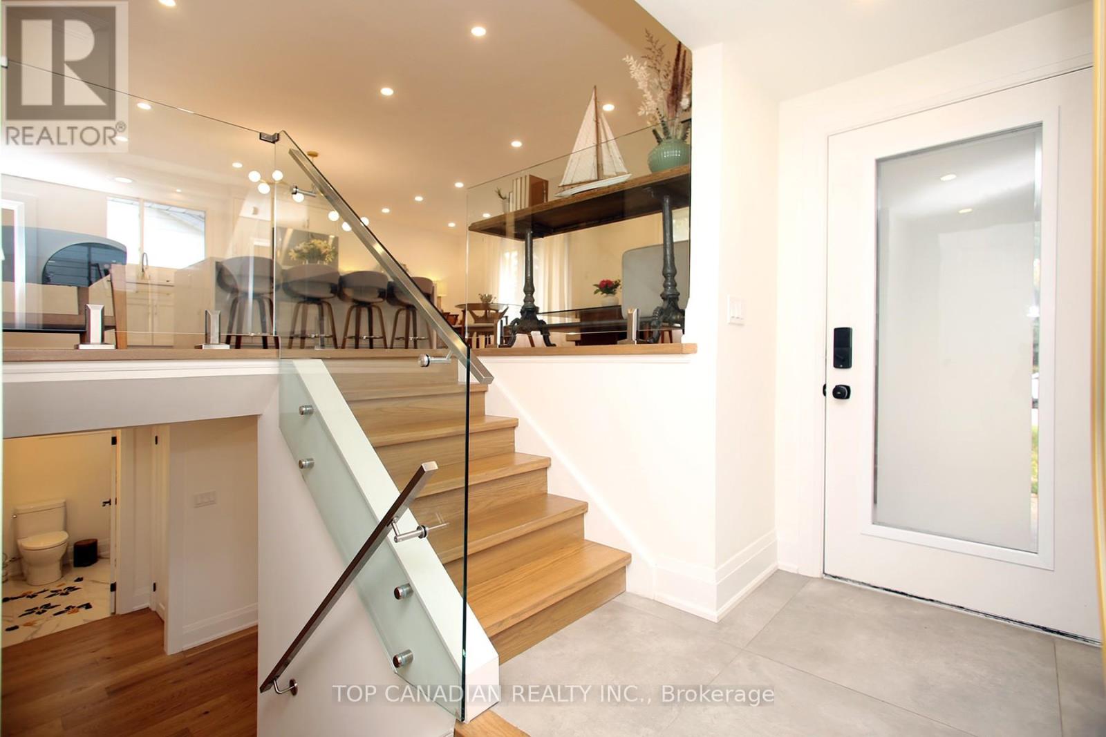 645 Castleguard Crescent, Burlington, Ontario  L7N 2W7 - Photo 4 - W12478182