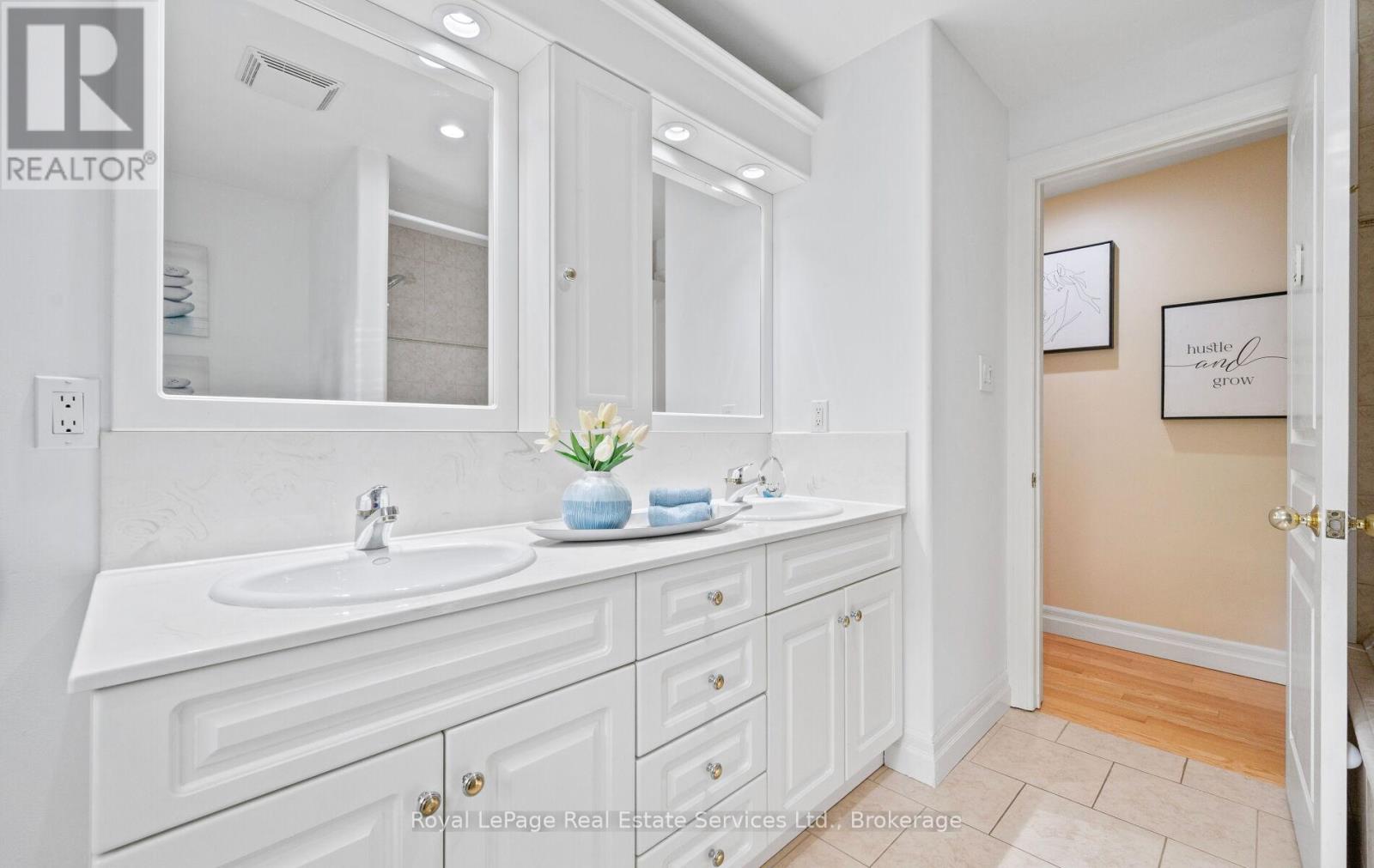 1465 Shamrock Lane, Oakville, Ontario  L6L 1R1 - Photo 28 - W12480813