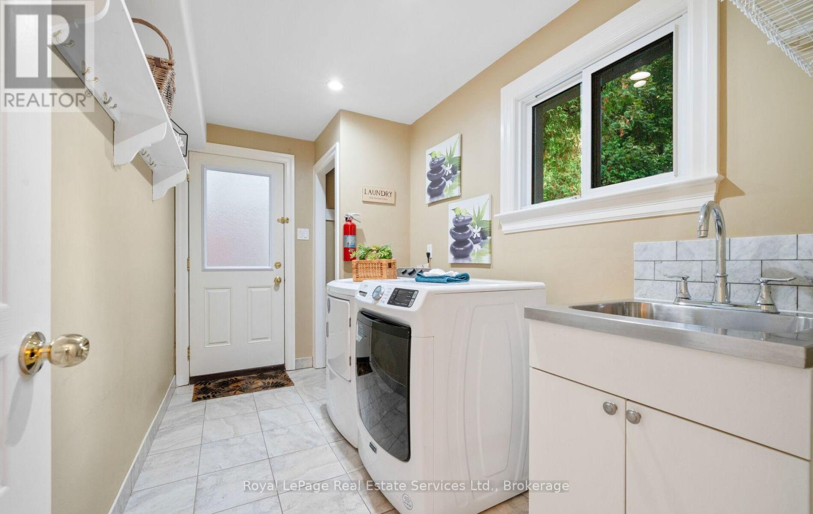 1465 Shamrock Lane, Oakville, Ontario  L6L 1R1 - Photo 34 - W12480813