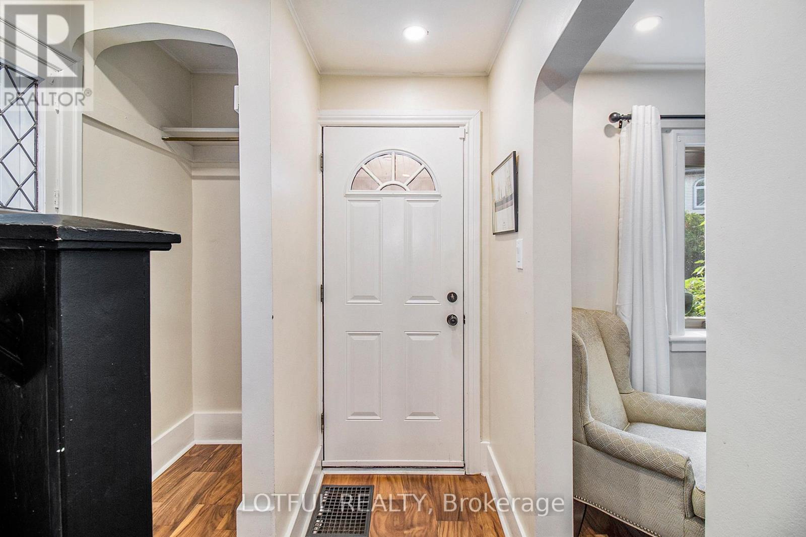 68 Vaughan Street, Ottawa, Ontario  K1M 1X2 - Photo 3 - X12480733