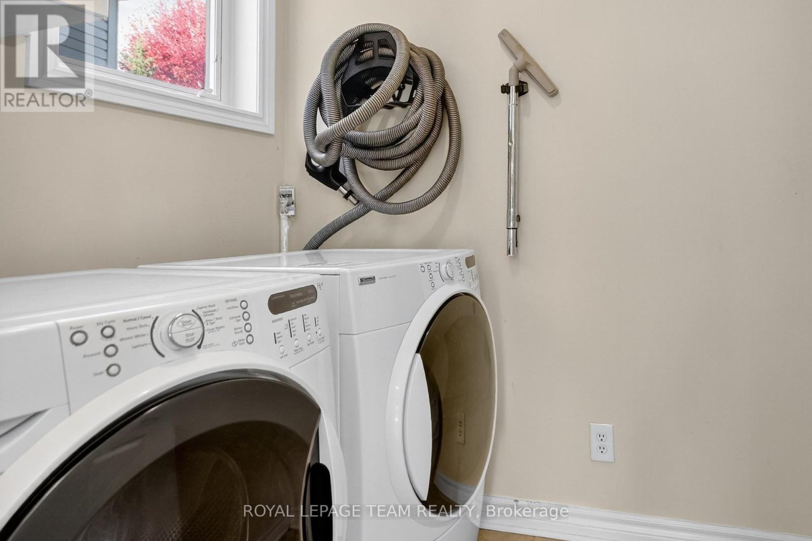 236 Kohilo Crescent, Ottawa, Ontario  K2S 0E6 - Photo 41 - X12480745