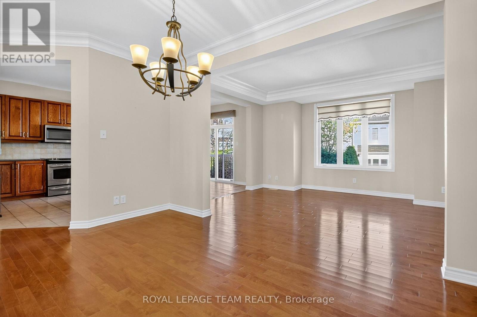 236 Kohilo Crescent, Ottawa, Ontario  K2S 0E6 - Photo 8 - X12480745