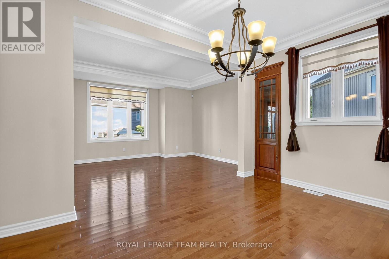236 Kohilo Crescent, Ottawa, Ontario  K2S 0E6 - Photo 9 - X12480745