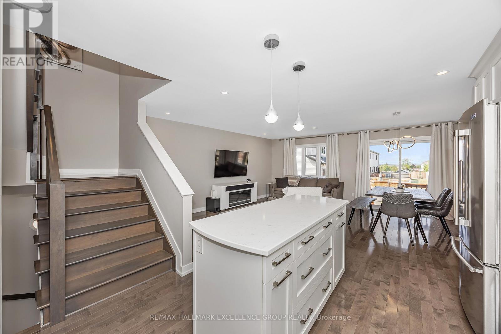 254 Dion Avenue, Clarence-Rockland, Ontario  K4K 0M2 - Photo 11 - X12480756