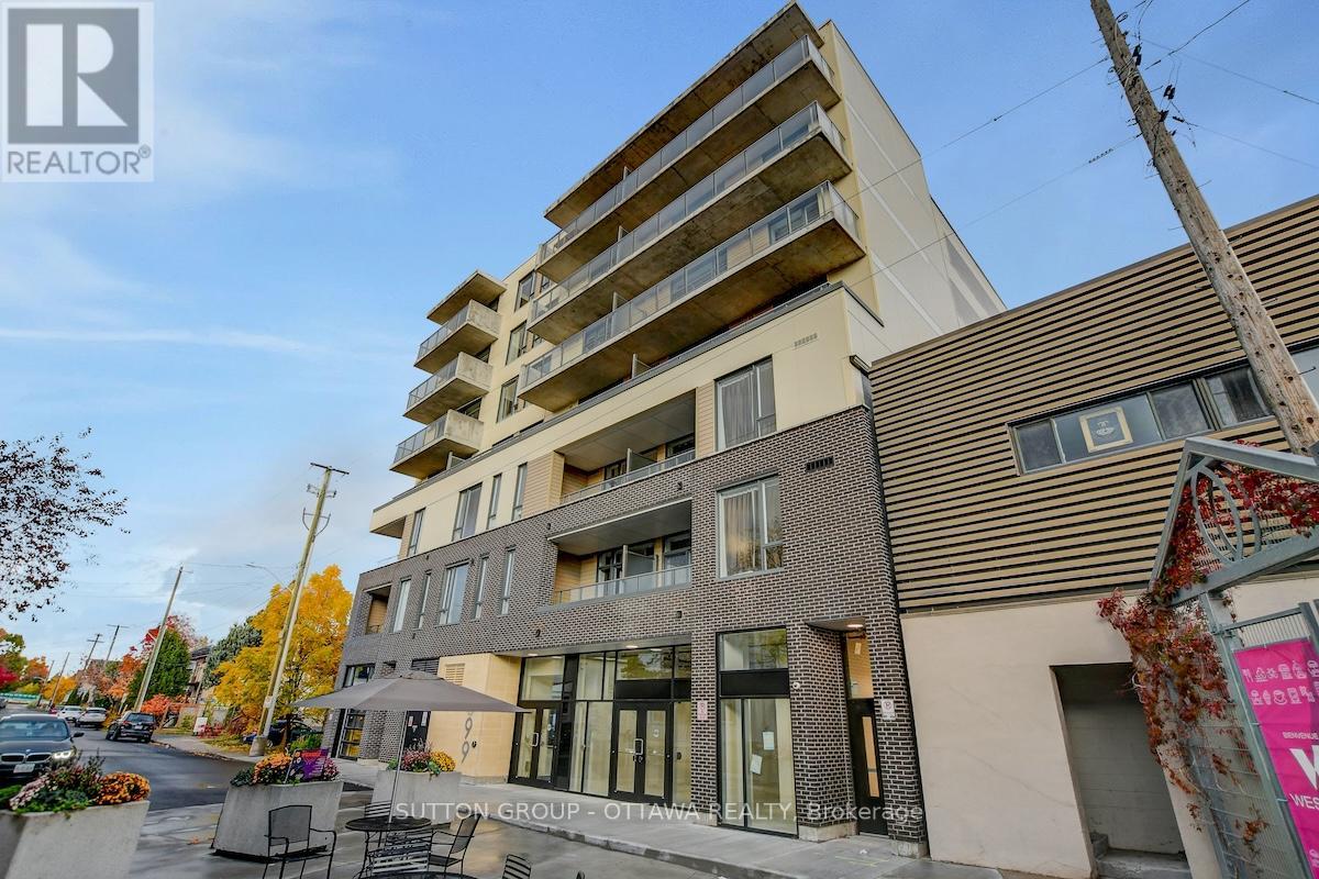 399 Winston Avenue, Ottawa, Ontario  K2A 1Y8 - Photo 3 - X12480803
