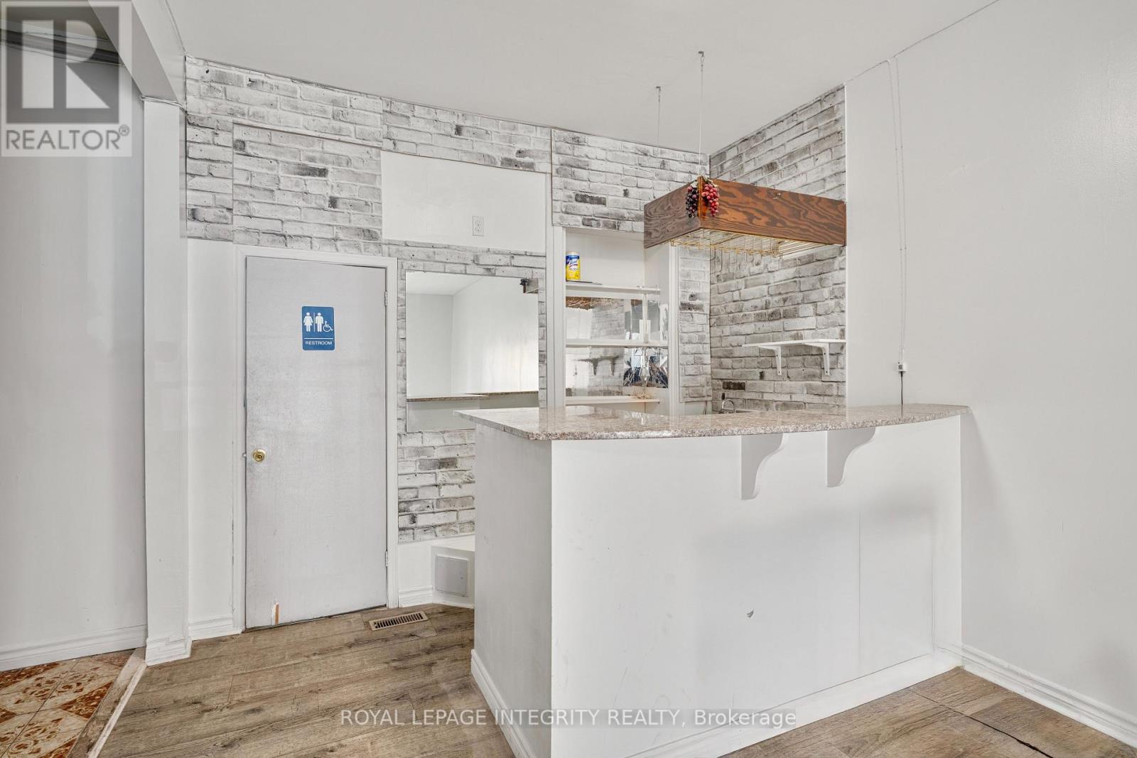 820 Somerset Street W, Ottawa, Ontario  K1R 6R5 - Photo 8 - X12480805