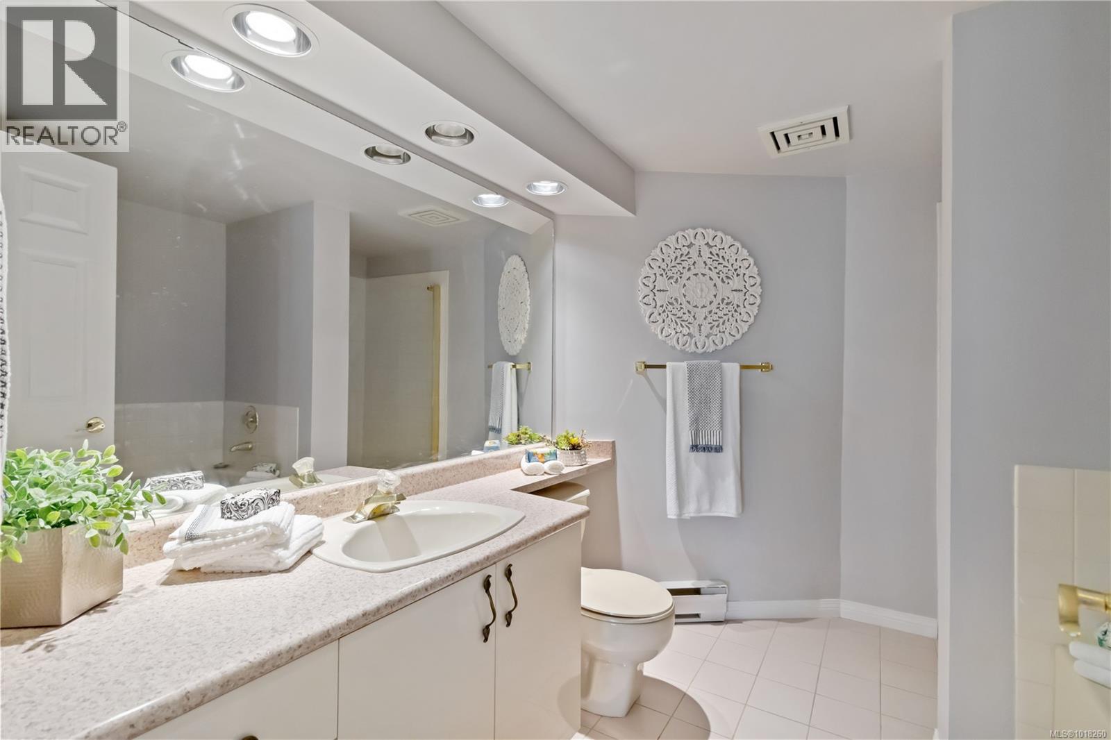 405 11 Cooperage Pl, Victoria, British Columbia  V9A 7J9 - Photo 17 - 1018260