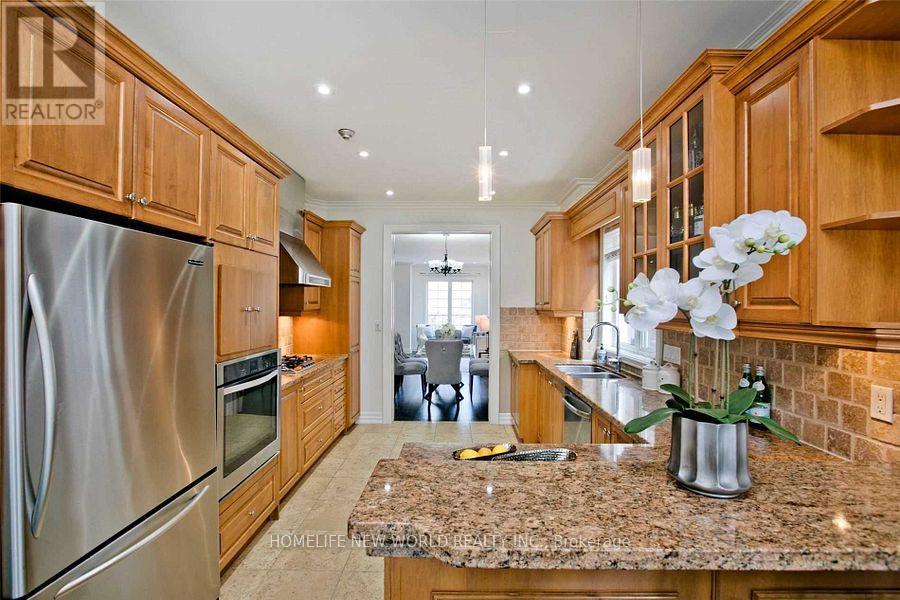 7 Roslin Avenue, Toronto, Ontario  M4N 1Y8 - Photo 10 - C12480633