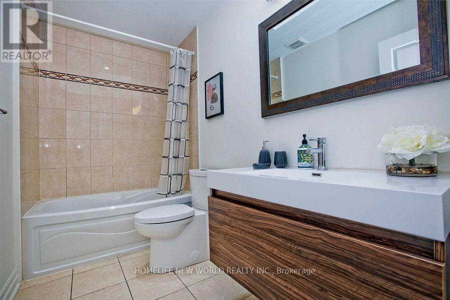 7 Roslin Avenue, Toronto, Ontario  M4N 1Y8 - Photo 15 - C12480633