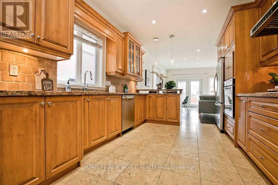 7 Roslin Avenue, Toronto, Ontario  M4N 1Y8 - Photo 8 - C12480633