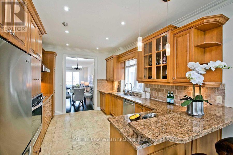 7 Roslin Avenue, Toronto, Ontario  M4N 1Y8 - Photo 9 - C12480633