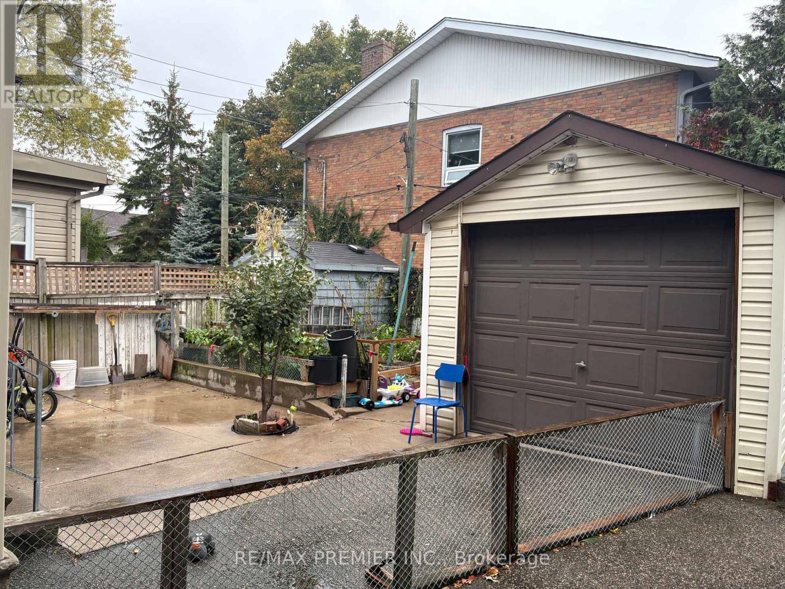 8 Normanna Avenue, Toronto, Ontario  M6C 1H2 - Photo 16 - C12480637