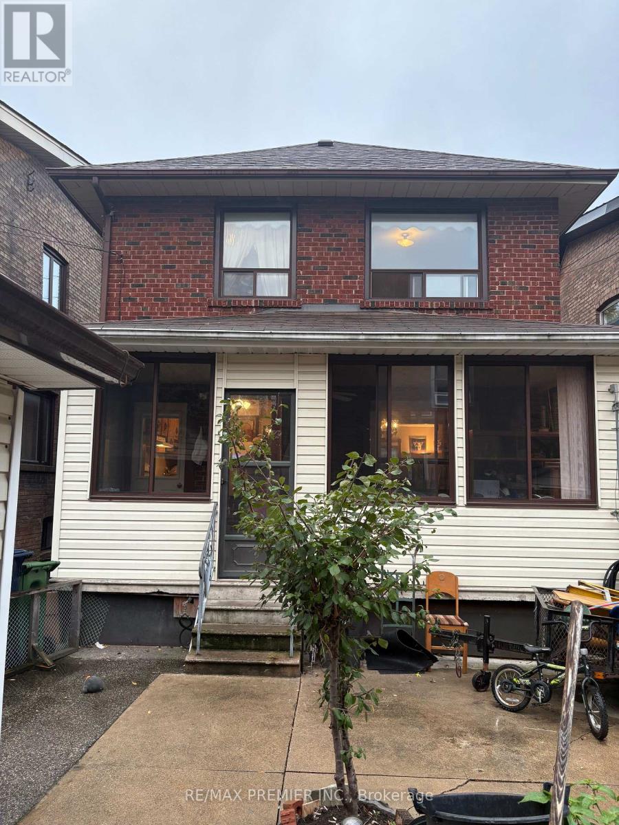 8 Normanna Avenue, Toronto, Ontario  M6C 1H2 - Photo 17 - C12480637