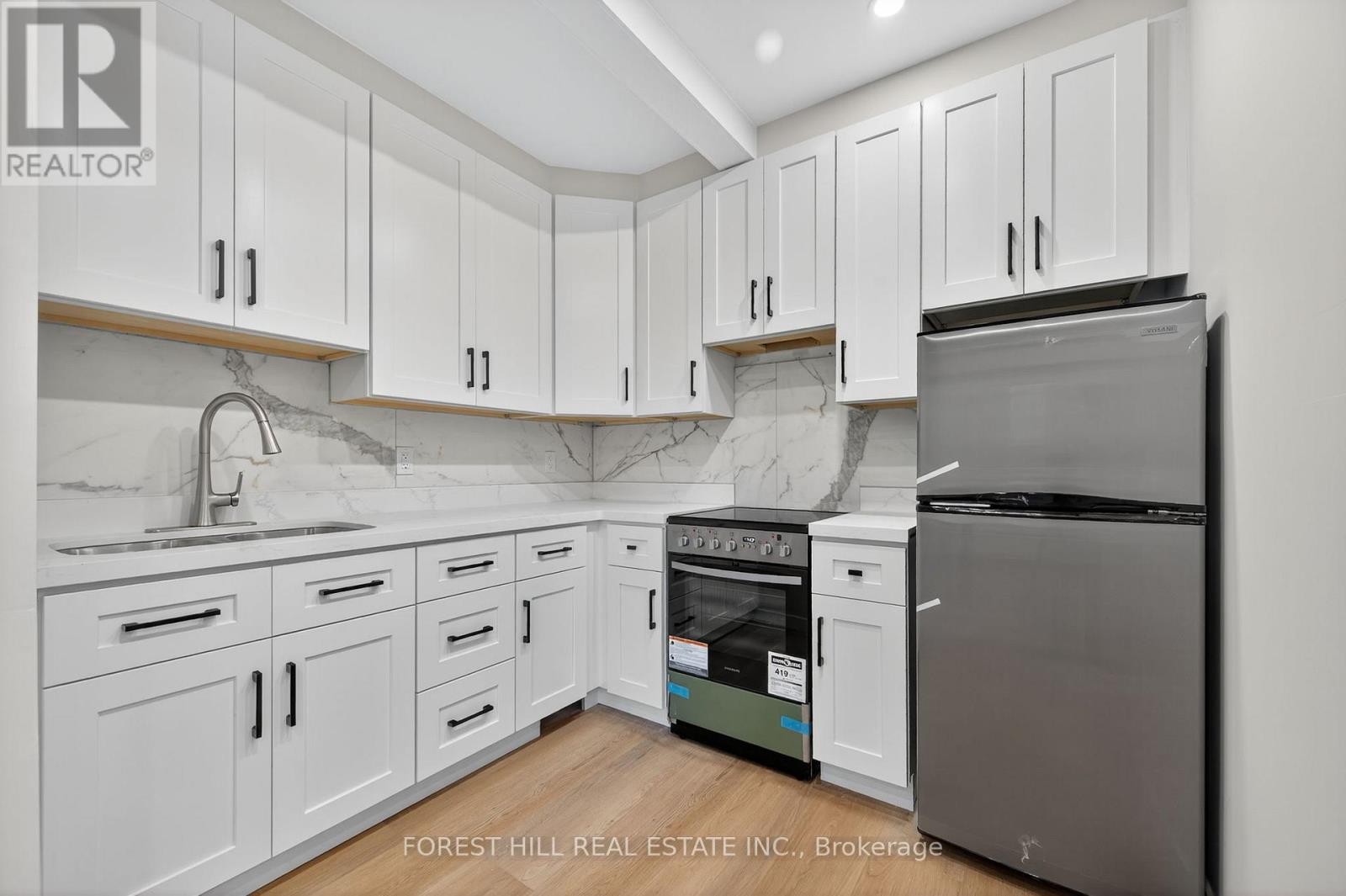 B - 19 CANDIS DRIVE, Toronto, Ontario
