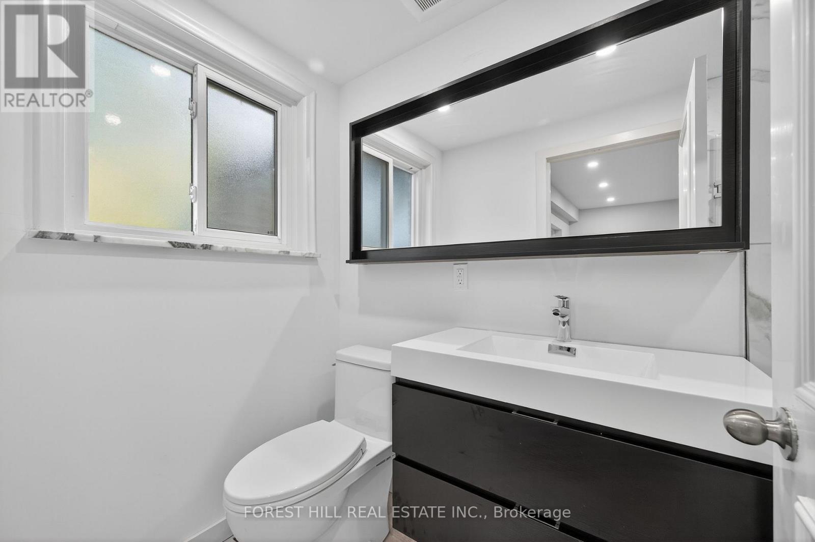 B - 19 Candis Drive, Toronto, Ontario  M3H 5G3 - Photo 8 - C12480640