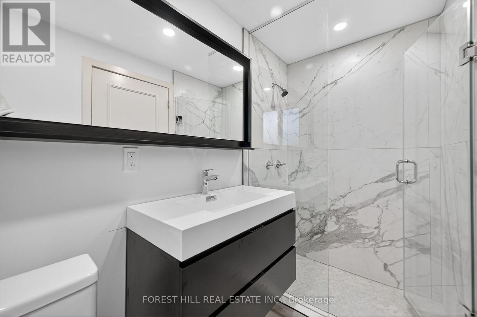 B - 19 Candis Drive, Toronto, Ontario  M3H 5G3 - Photo 9 - C12480640