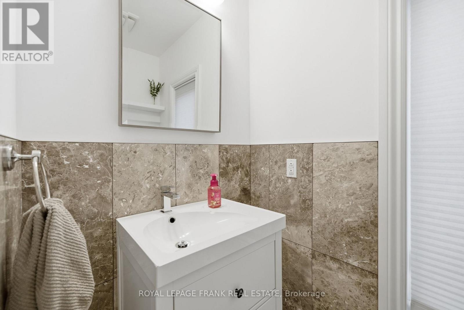 62 Helen Street, Kawartha Lakes, Ontario  K0M 1A0 - Photo 5 - X12480818