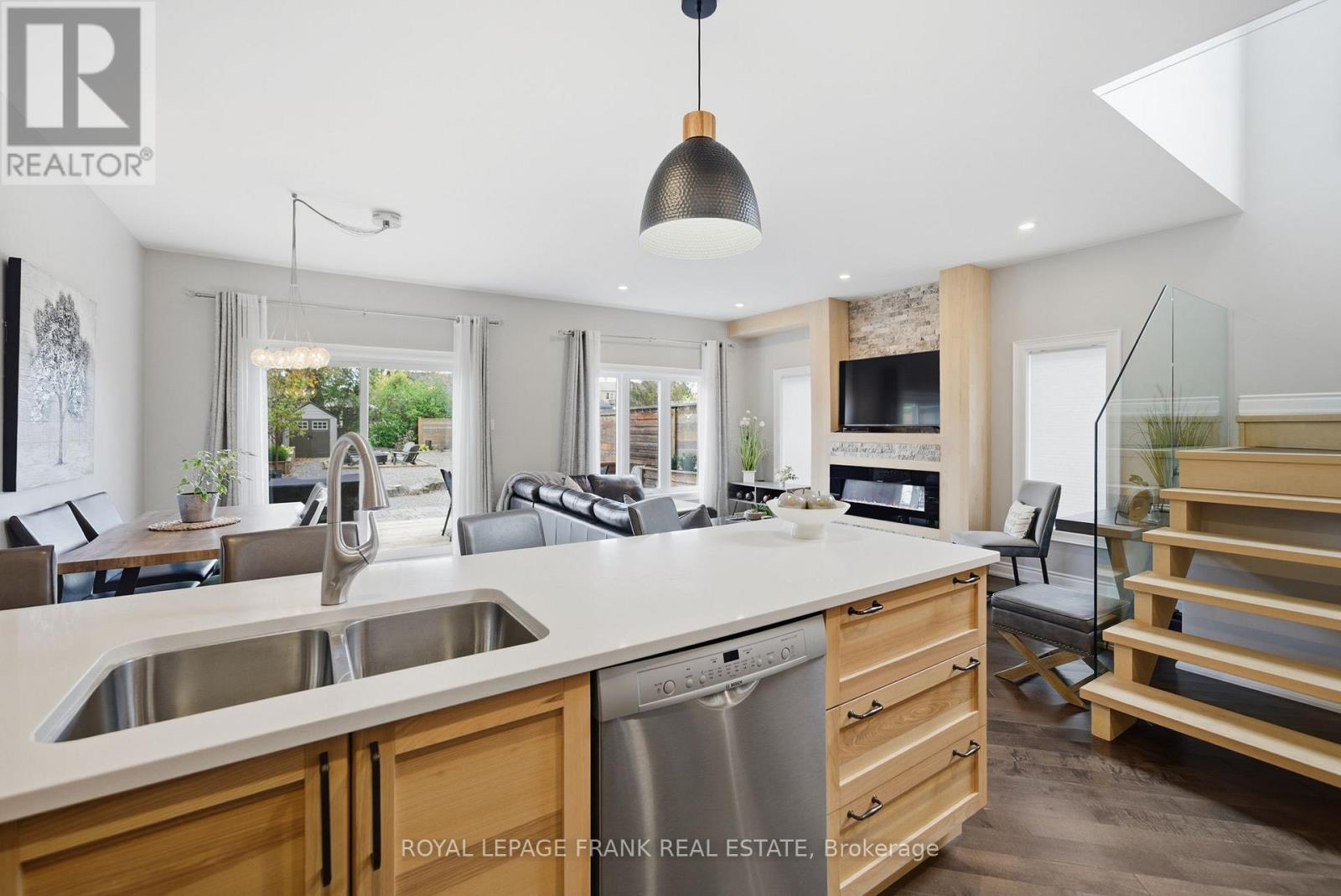 62 Helen Street, Kawartha Lakes, Ontario  K0M 1A0 - Photo 8 - X12480818