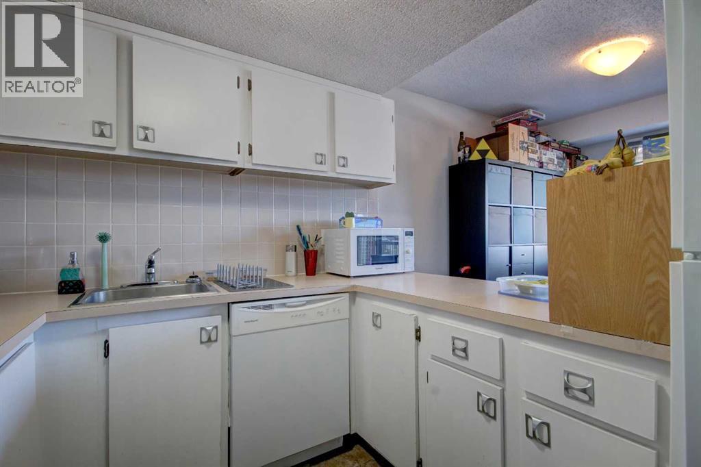 602, 2200 Woodview Drive Sw, Calgary, Alberta  T2W 3N6 - Photo 14 - A2266332