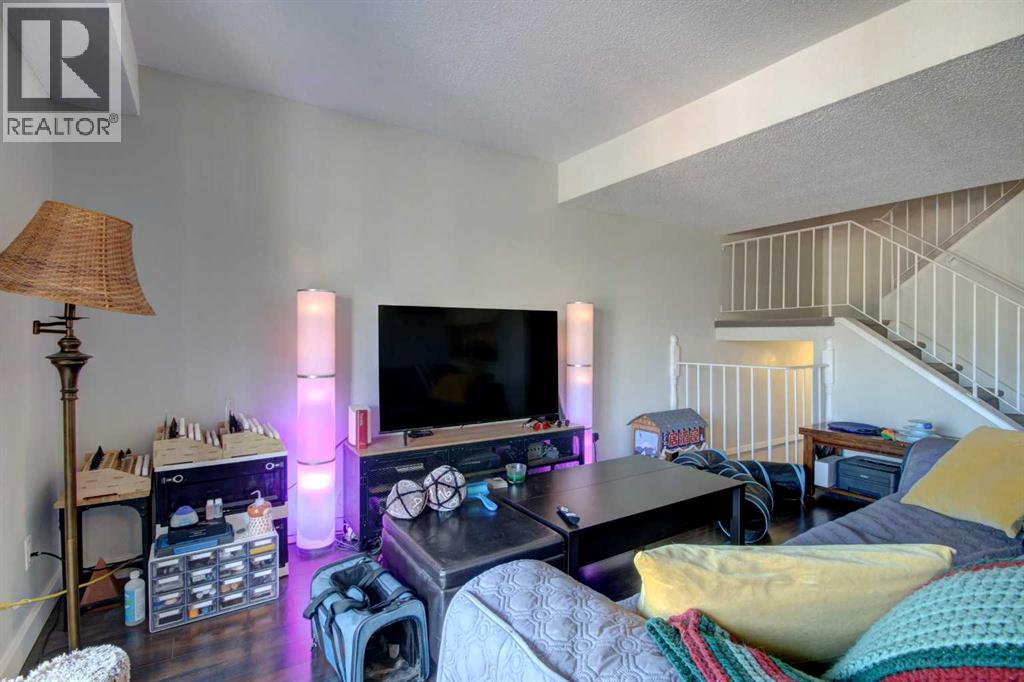 602, 2200 Woodview Drive Sw, Calgary, Alberta  T2W 3N6 - Photo 8 - A2266332