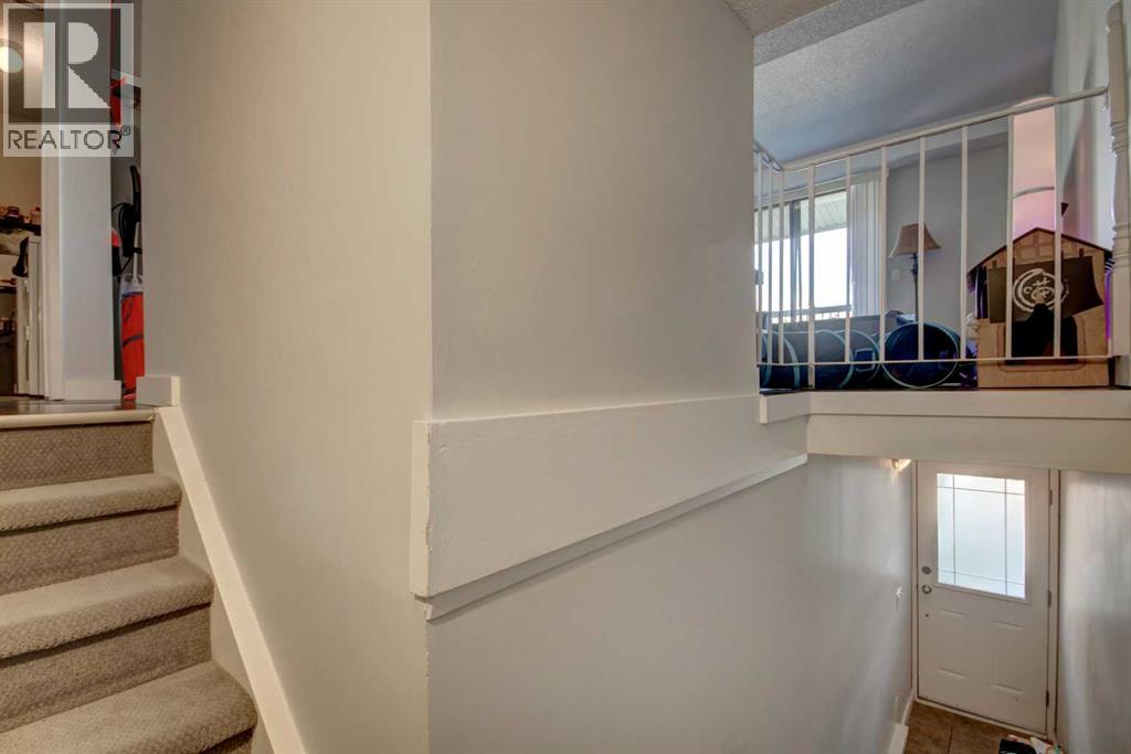 602, 2200 Woodview Drive Sw, Calgary, Alberta  T2W 3N6 - Photo 4 - A2266332