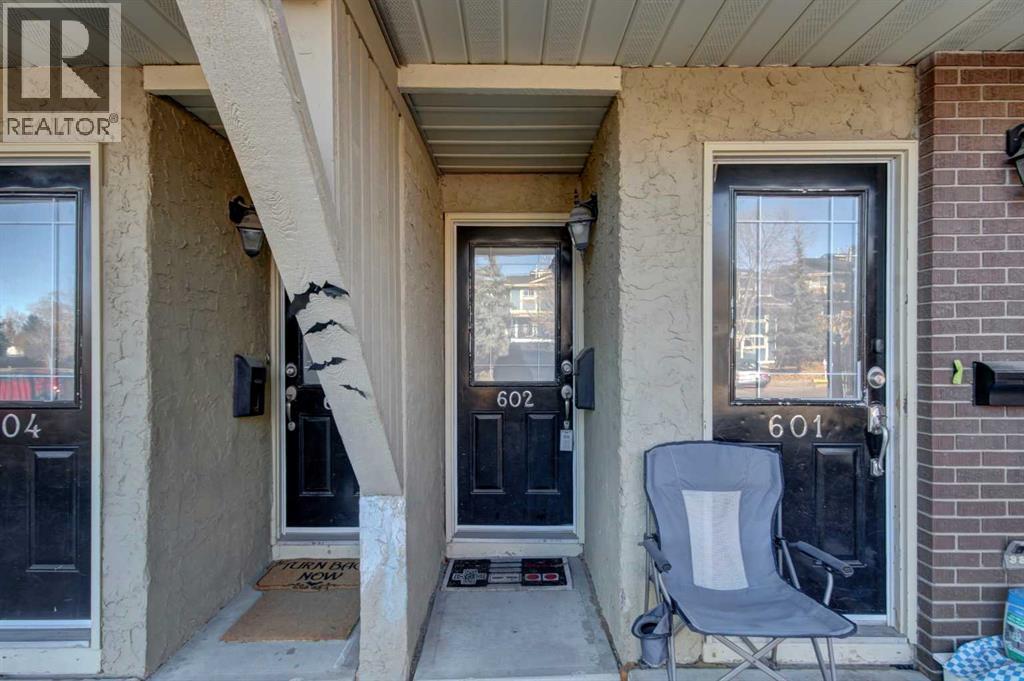 602, 2200 Woodview Drive Sw, Calgary, Alberta  T2W 3N6 - Photo 2 - A2266332