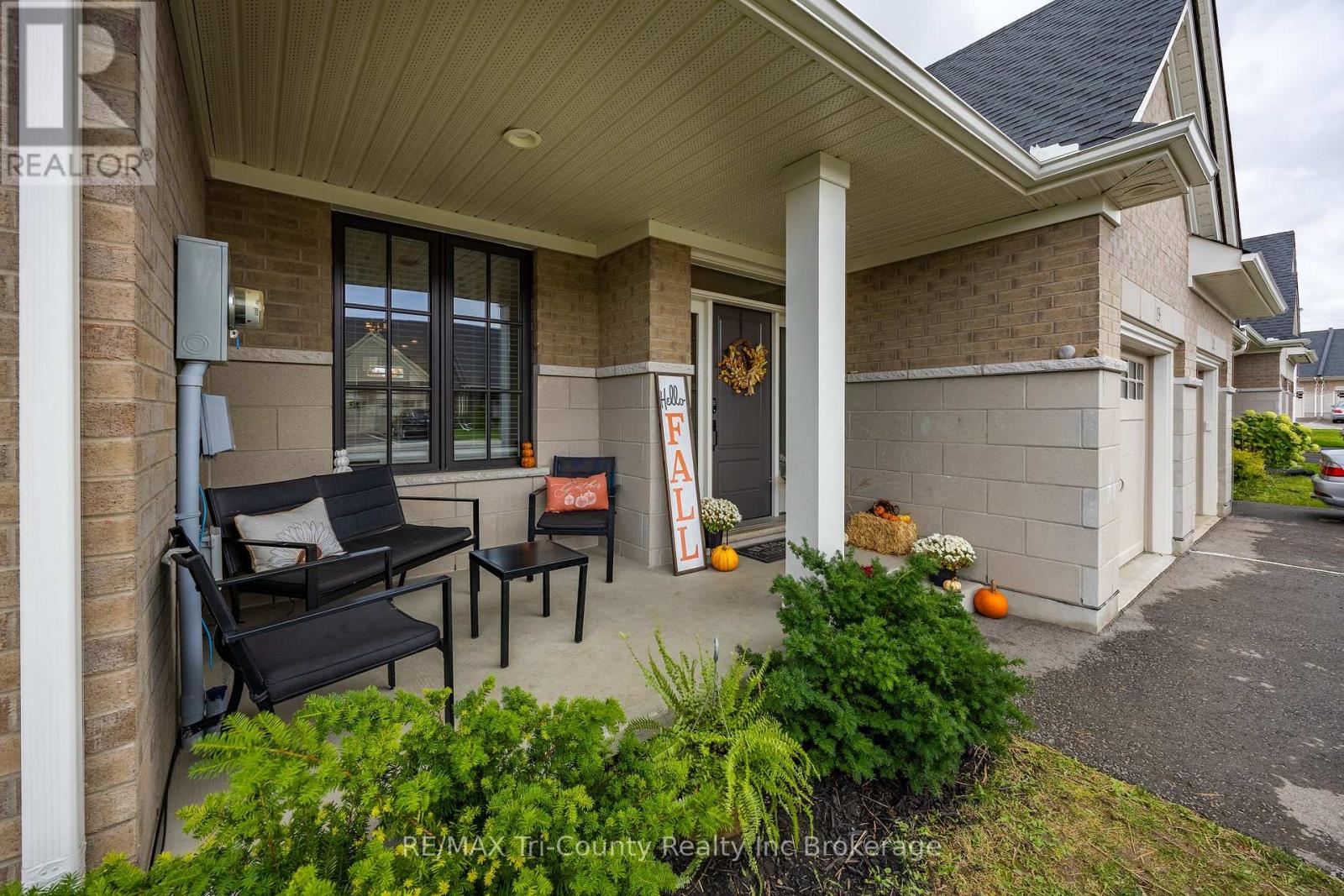 19 Sierra Street, Tillsonburg, Ontario  N4G 0J2 - Photo 3 - X12480709