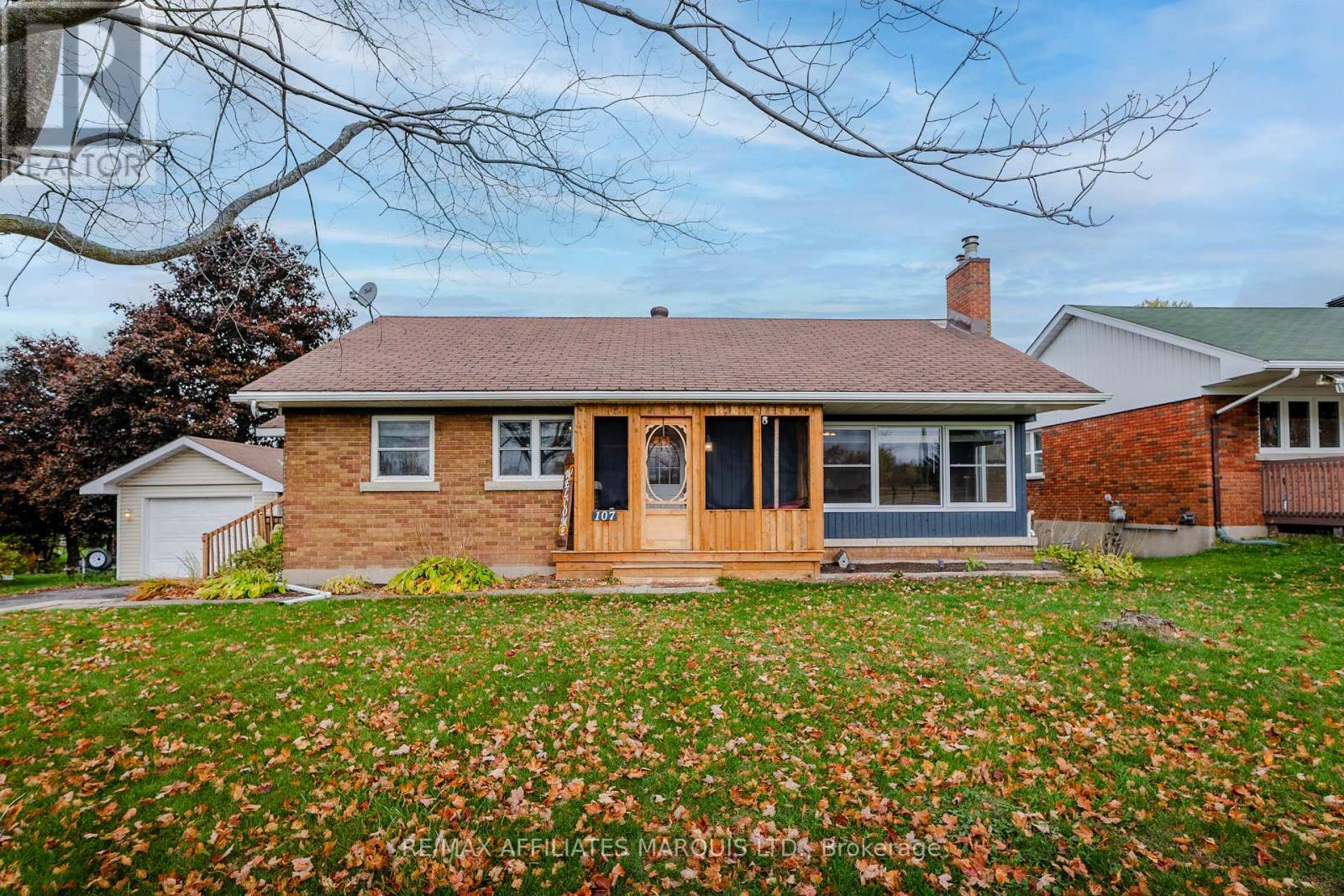 107 Algonquin Avenue, South Stormont (Long Sault), Ontario  K0C 1P0 - Photo 1 - X12480779